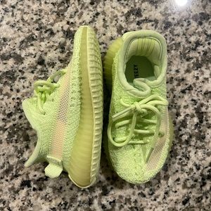 Toddler Yeezy Boost 350 V2 GID “Glow”
